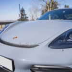 Vorne links Porsche Cayman GT4 am Bodensee