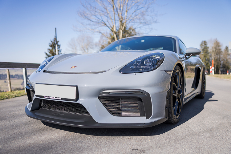 Frontale Ansicht Porsche Cayman GT4 am Bodensee