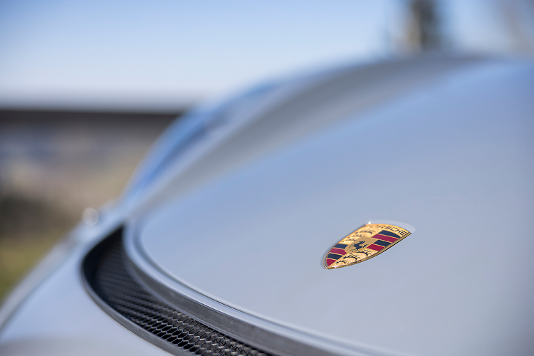 Brand vorne Porsche Cayman GT4 am Bodensee